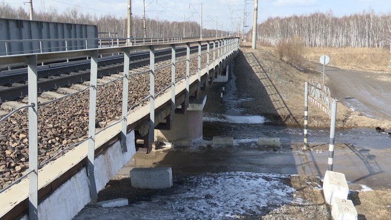 Более тысячи жителей Мегета оказались отрезаны от основной части посёлка из-за разлива реки